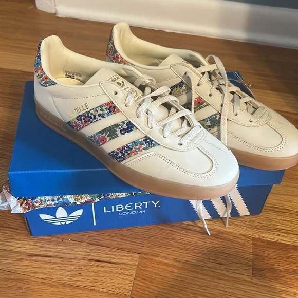 NIB Size 8 Adidas Liberty London Floral Gazelle Shoes - Picture 2 of 4